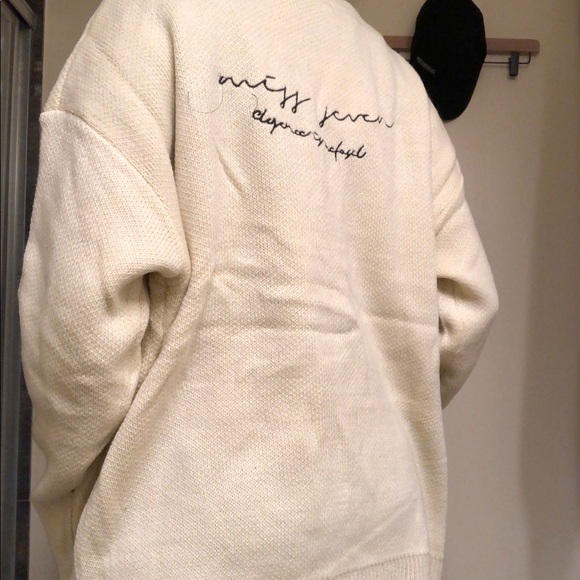 SOLD ‼️YesStyle Embroidered Cardigan in white - Picture 4 of 7